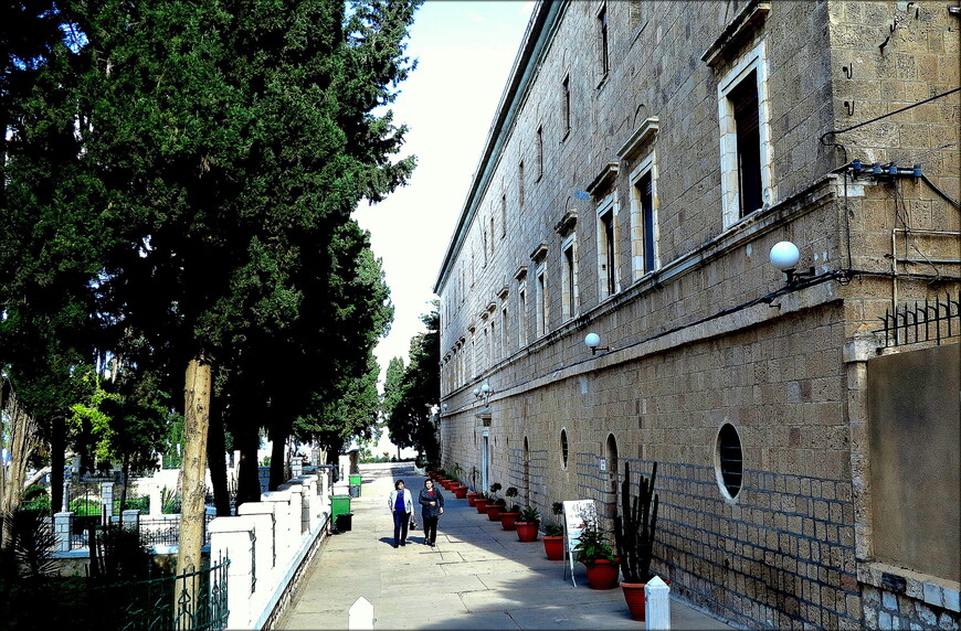 Монастырь кармелитов в районе Стелла Марис.