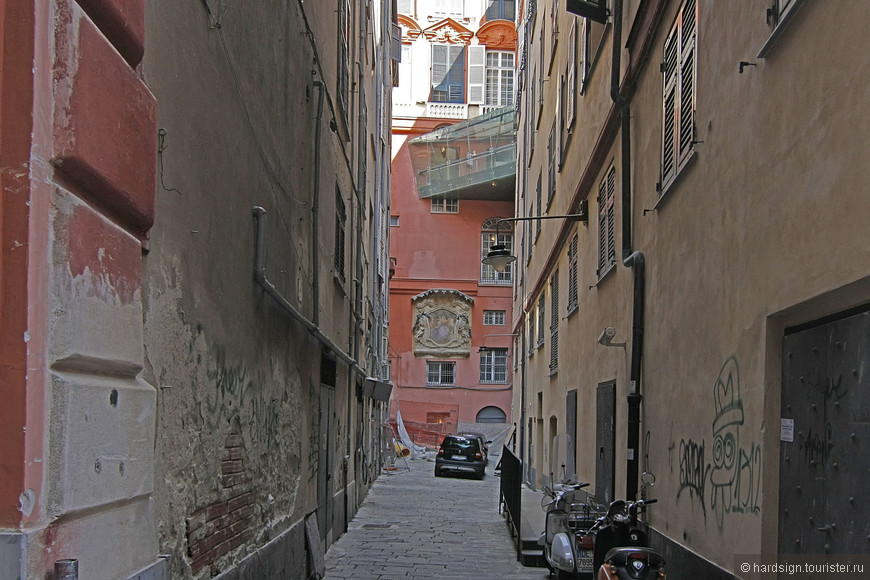 Генуя. Пешком по  улицам города.