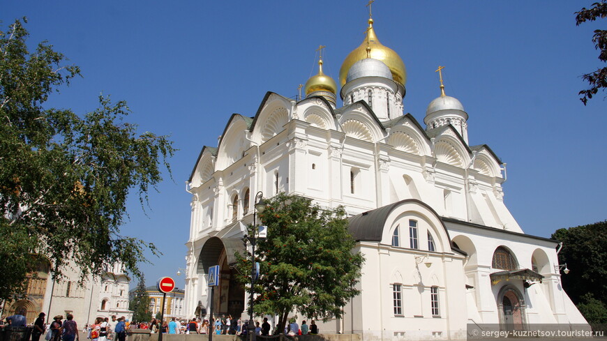 Архангельский Собор – храм-усыпальница Рюриковичей и Романовых