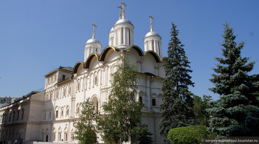 Патриаршие палаты с музейной экспозицией и церковь Двенадцати апостолов