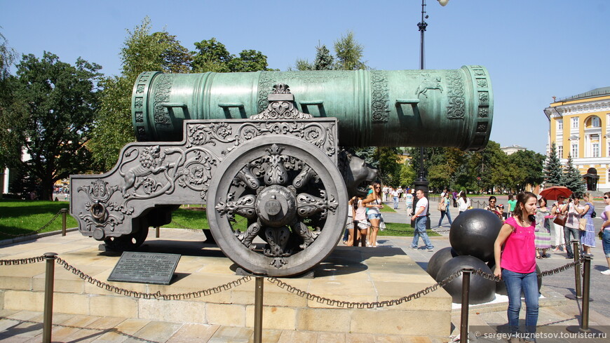 Царь-колокол и царь-пушка - символы Кремля