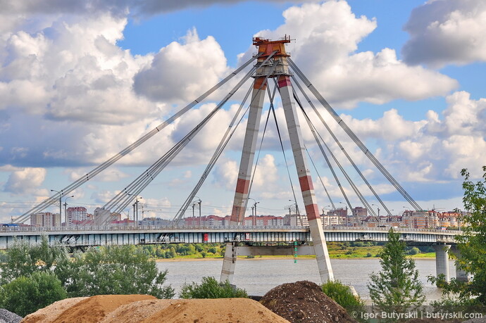 06. Октябрьский мост (1979 года постройки) — первый вантовый мост на территории России.