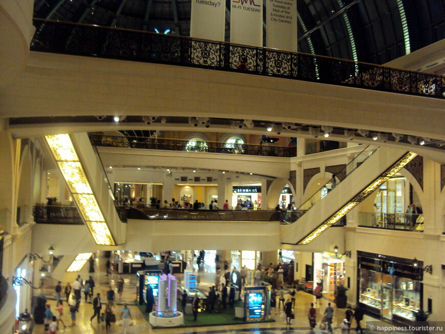 Дубай Молл – самый крупный торгово-развлекательный комплекс не только в Дубае, но и во всем мире.