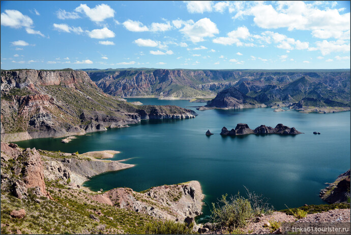 Водохранилище на реке Атуэль на юге провинции, Embalse Valle Grande del Rio Auel. Самый растиражированный открыточный вид.