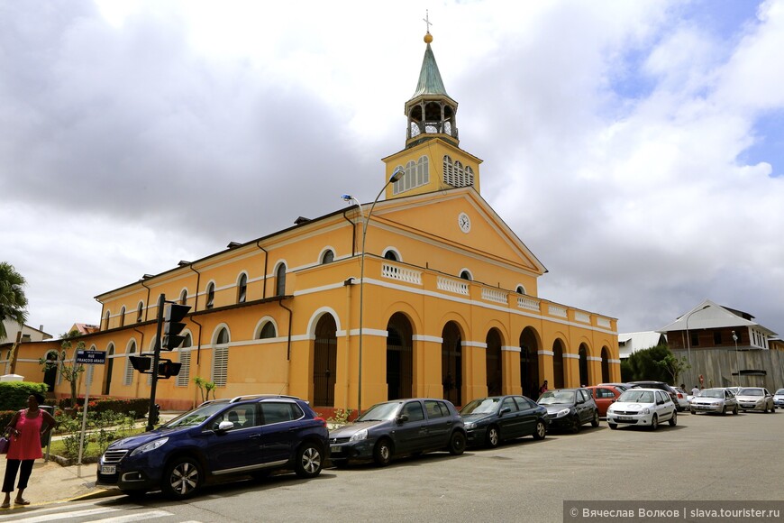 Кафедральный собор Святого Спасителя. Построен в 1833 году