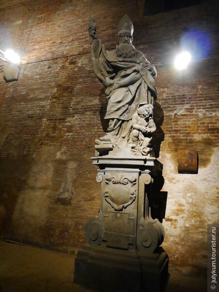 Статуя Святого Августина.