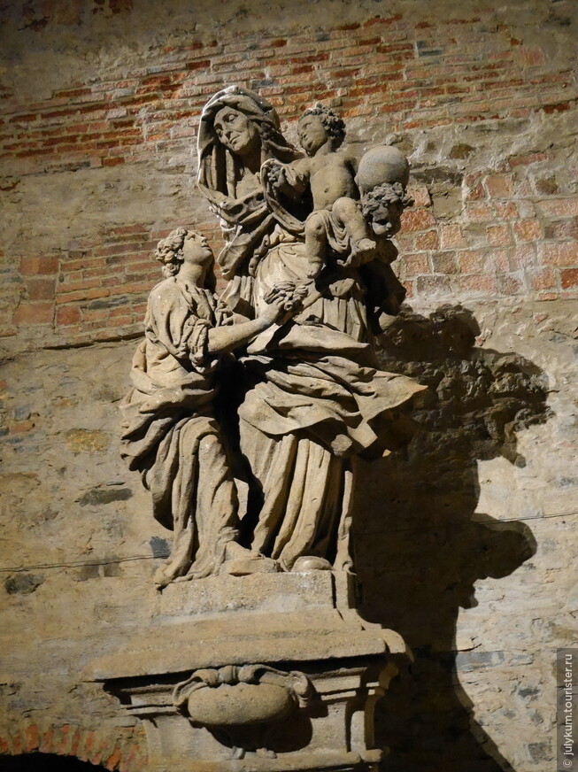 Статуя Святой Анны.