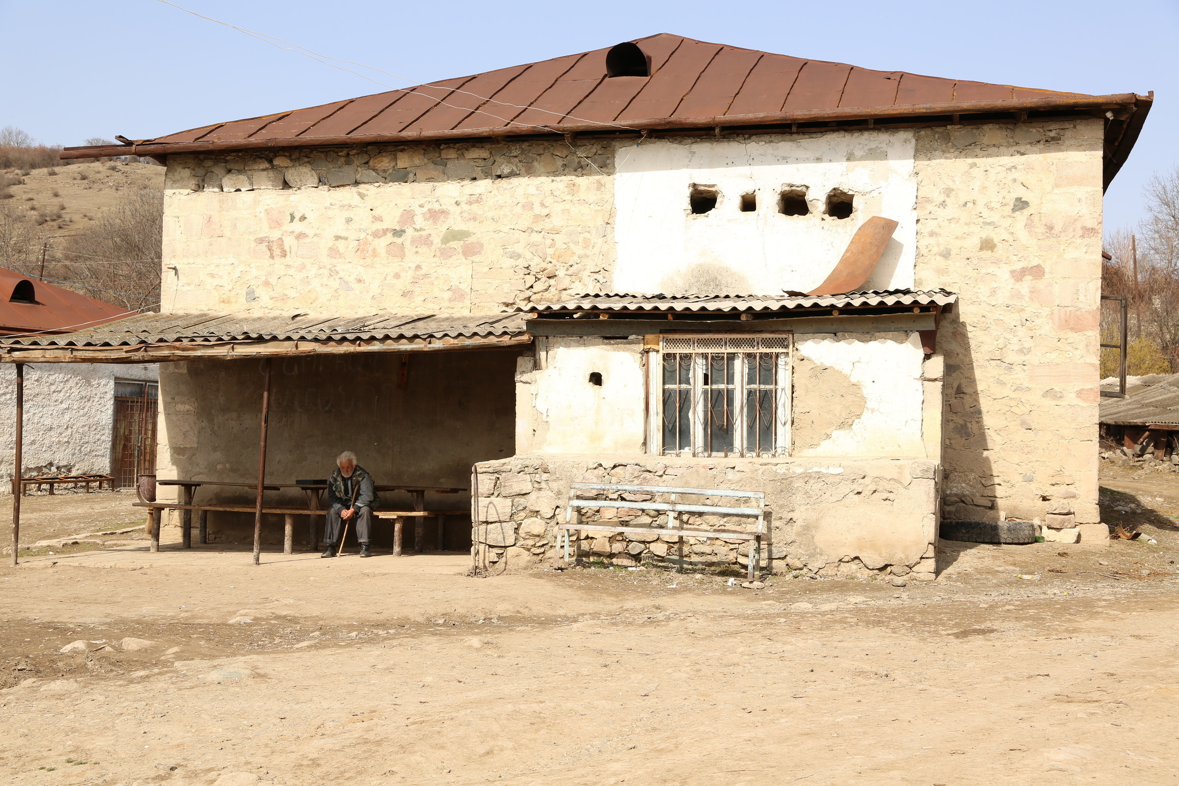 Село караван. Караван сарай Карабах. Карабахская деревня. Поселок аярлы Карабах. Село Арцах.