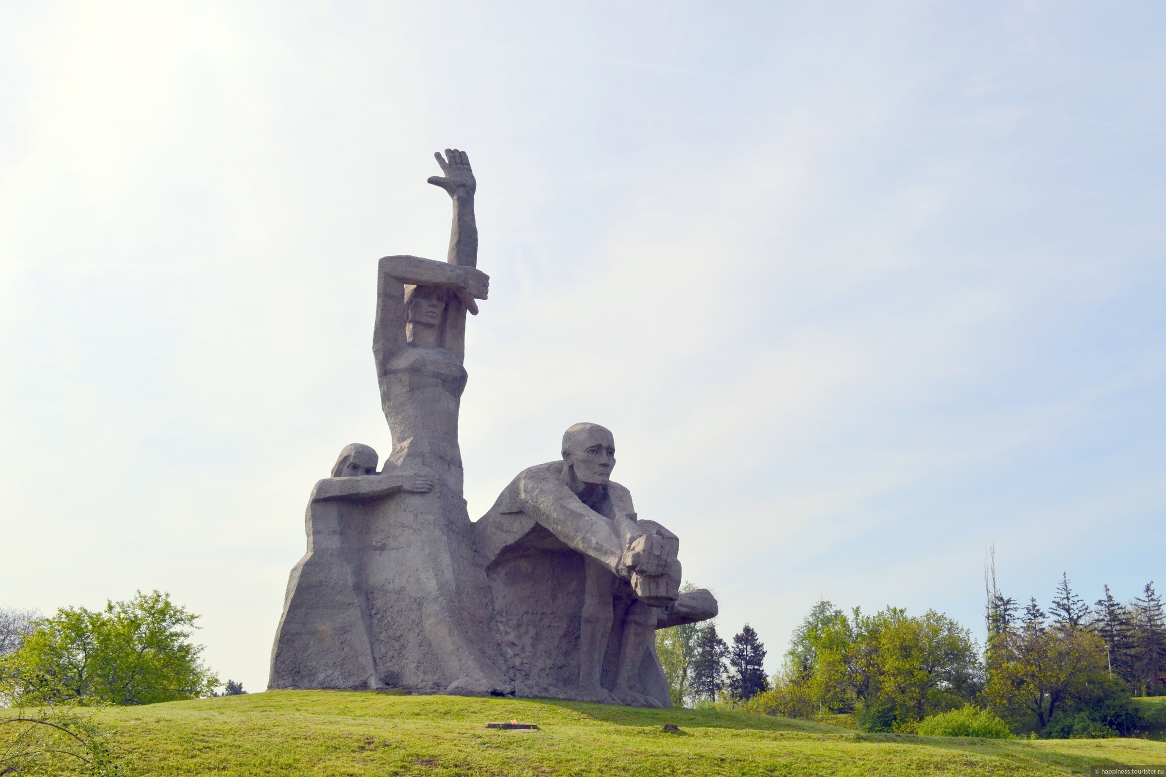 Мемориал в змиевской балке ростов на дону фото