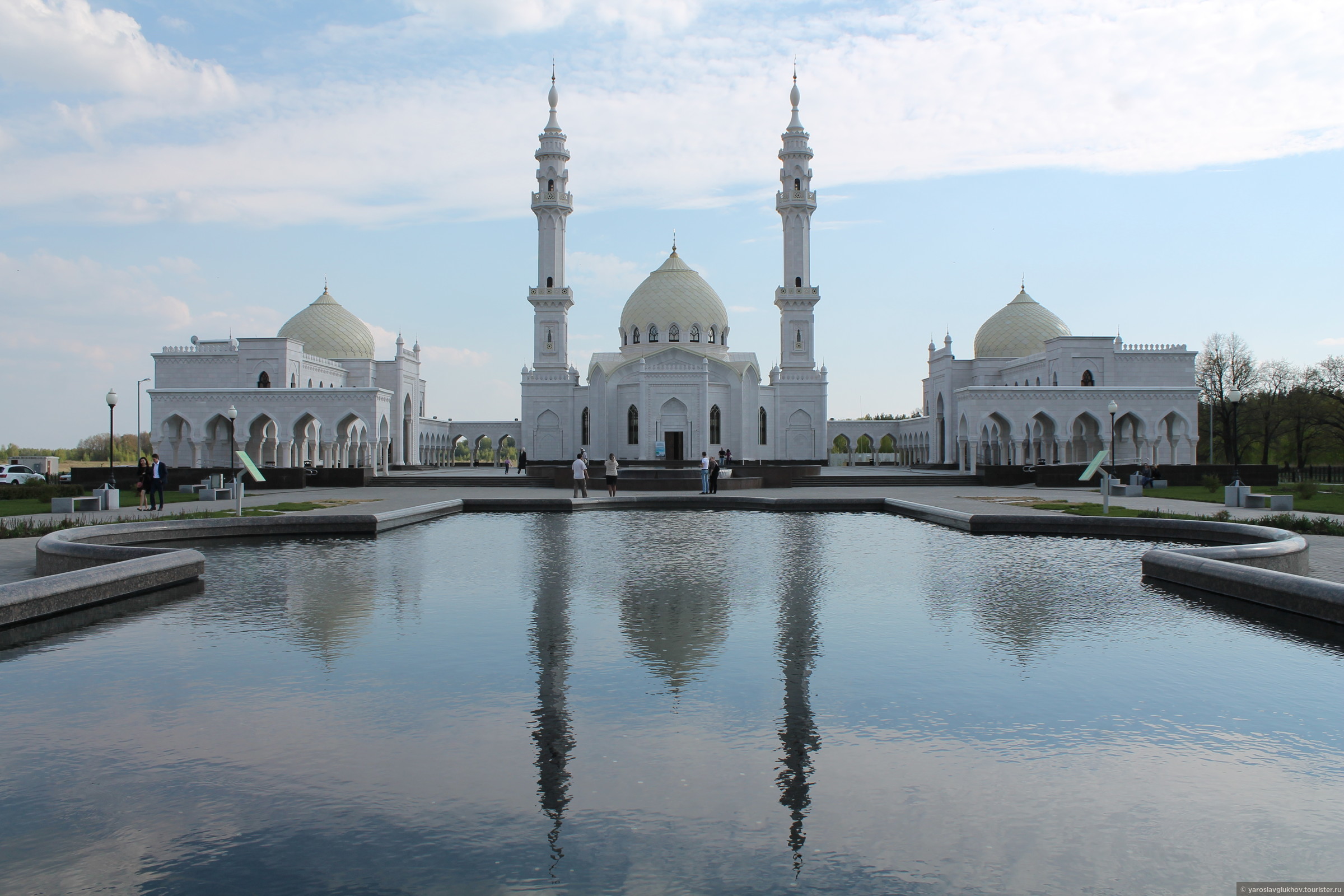 Булгар фото. Булгар белая мечеть. Белая мечеть Татарстан. Мечеть Болгар Татарстан. Белая мечеть в городе Болгар.