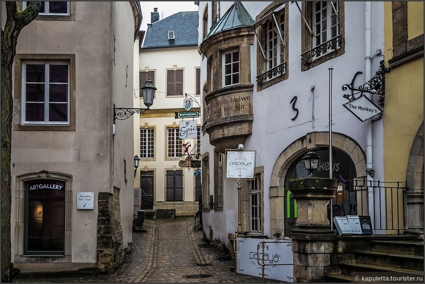 Это знаменитый балкончик с девизом жителей Люксембурга.