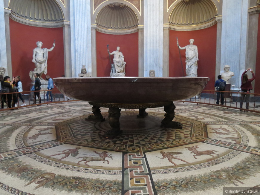 Палаты Ватикана. Часть 2. Двенадцать стульев из дворца или бедный, бедный Папа