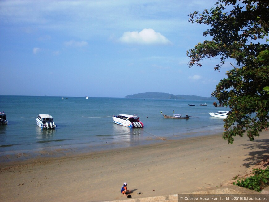На кораблике по островкам, лагунам и пляжам Андаманского моря в провинции Краби (Таиланд).