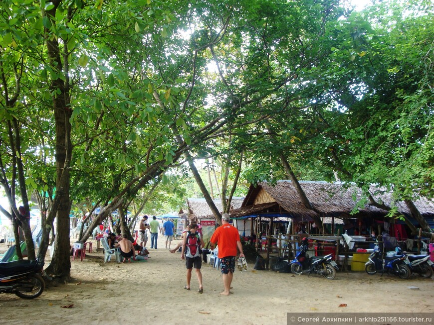 На кораблике по островкам, лагунам и пляжам Андаманского моря в провинции Краби (Таиланд).