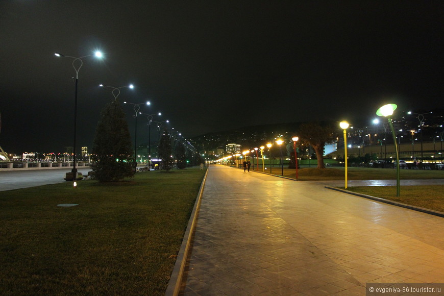 Приморский бульвар в вечерние часы
