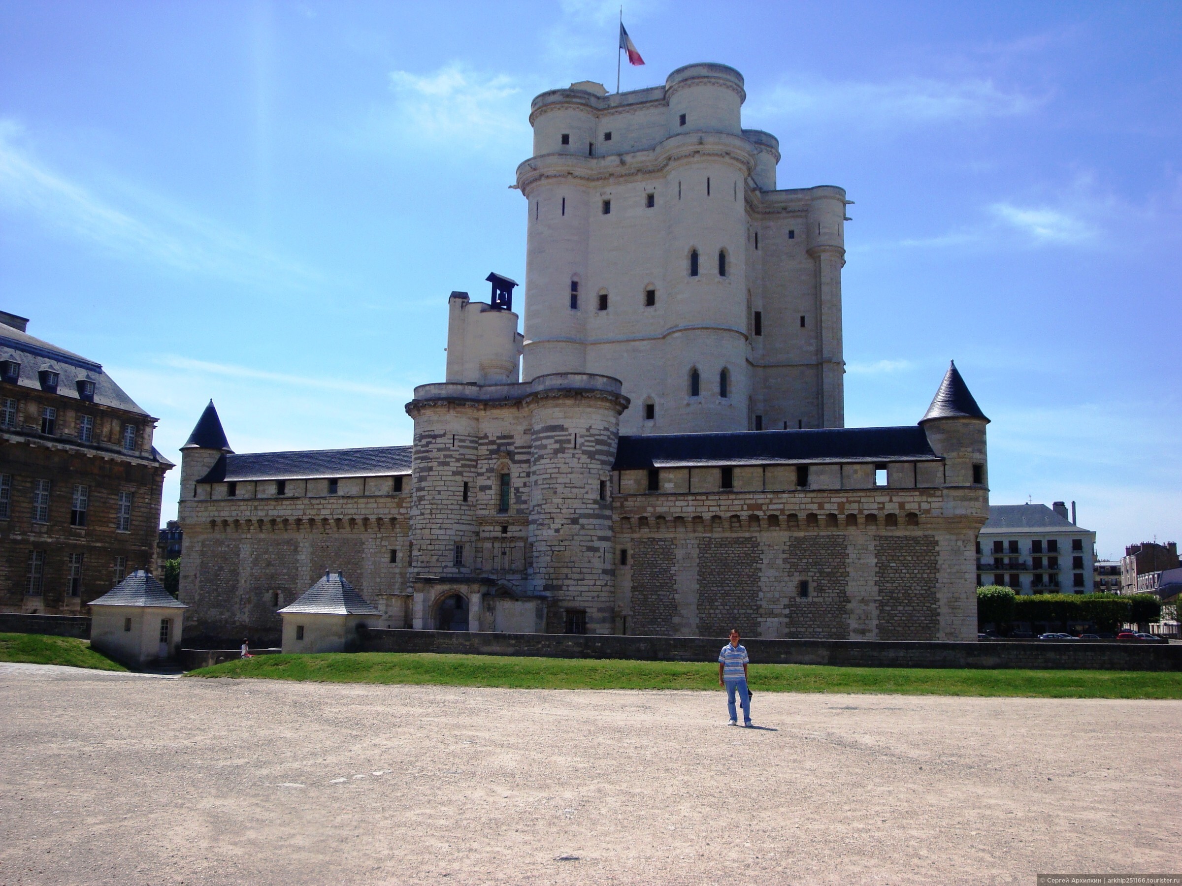 Венсенский замок внутри. Венсенский замок. Замок Венсен Франция. Замок Венсен внутри. Замок в амбуазе, Венсенский замок.