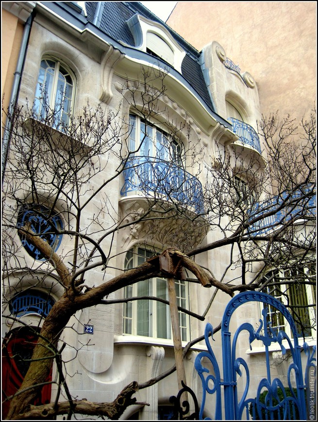 Этот дом — один из наиболее характерных и чистых образцов ар-нуво в Страсбурге (именно ар-нуво, а не югендштиля, поскольку здесь франко-бельгийские влияния). Строительство было закончено в 1905 году.