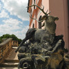Скульптура оленя у входа в фазаний Дворец.