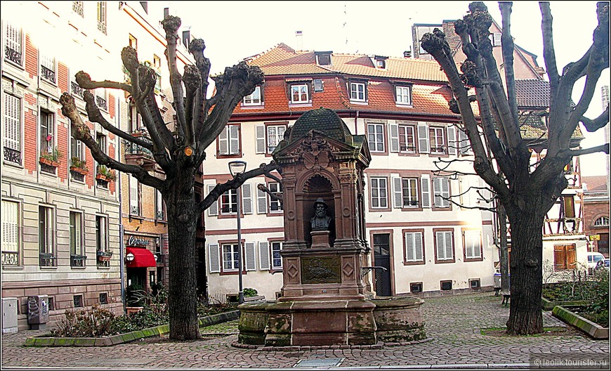 Это самый старый фонтан Страсбурга, он был установлен в 1884 году.