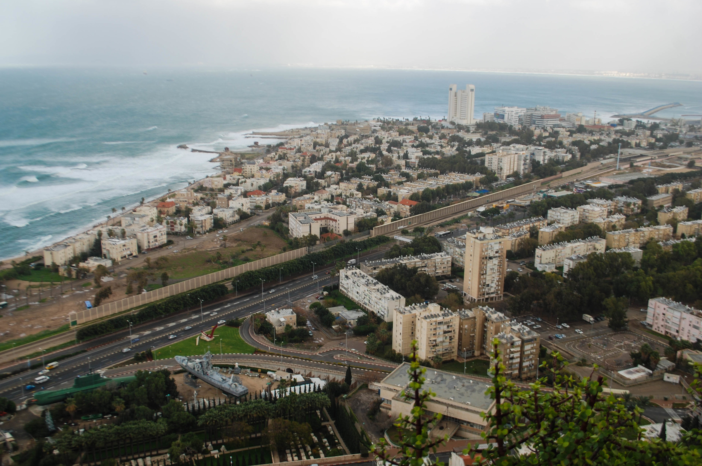 Погода в хайфе на 10. Ахуза Хайфа. Хайфа инфраструктура. Хайфа панорама.