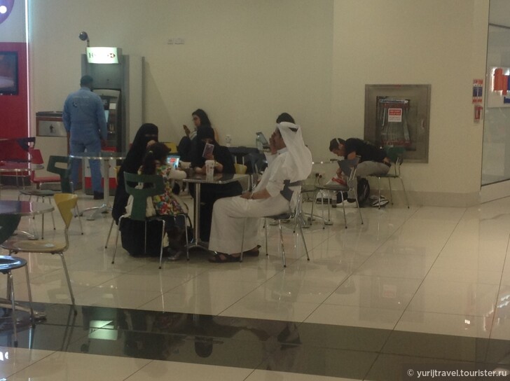 Терминал #2 аэропорта Дубаи. Как провести там ночь