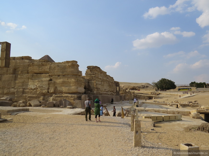 Руины священного храма Сфинкса.