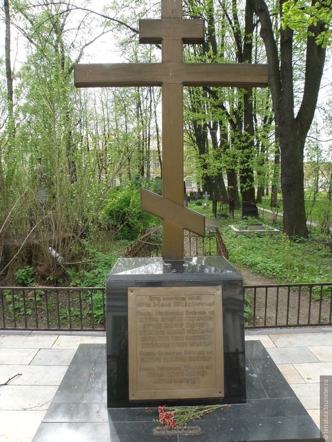 Могила казаков, убитых в июле 1917 г. в Петрограде.