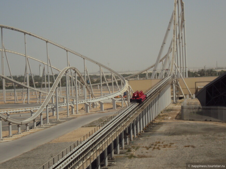 Тематический парк Ferrari World — Мир Феррари в пустыне.