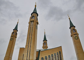 02. Четыре минарета мечети высотой 66 метров делают ее одной из самых высоких в России.