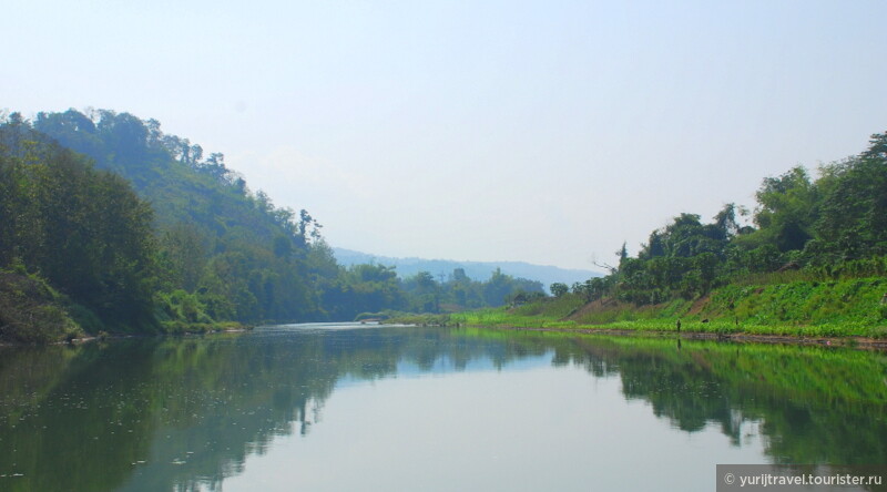 Течение реки Nam Khan River спокойно как и сама жизнь в Лаосе
