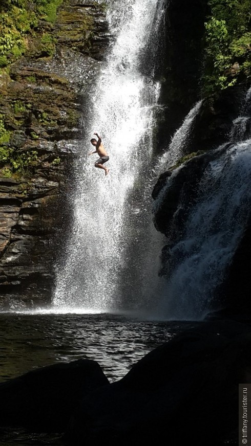 Водопады Nauyaca в Коста Рике