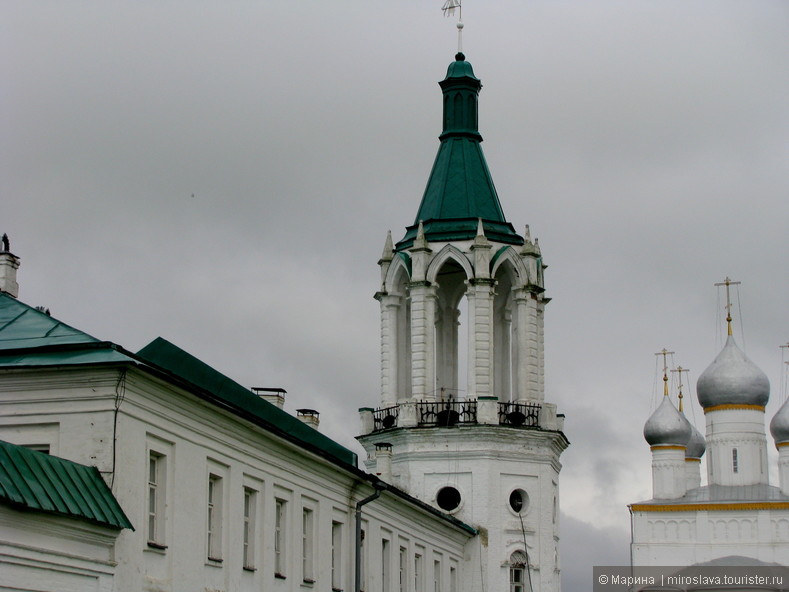 Угловая башня монастыря. 