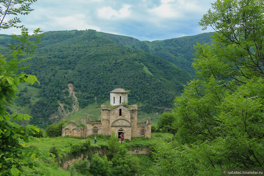 Домбай-Карачаевск. Христианские храмы на скалах