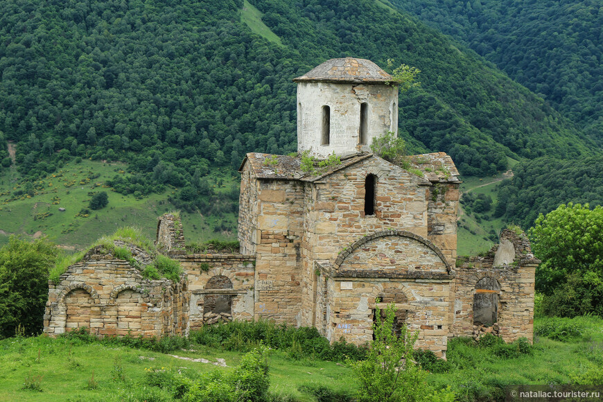 Домбай-Карачаевск. Христианские храмы на скалах