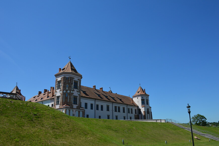 В декабре 2000 года замковый комплекс «Мир» включён в Список памятников мирового культурного наследия ЮНЕСКО.
