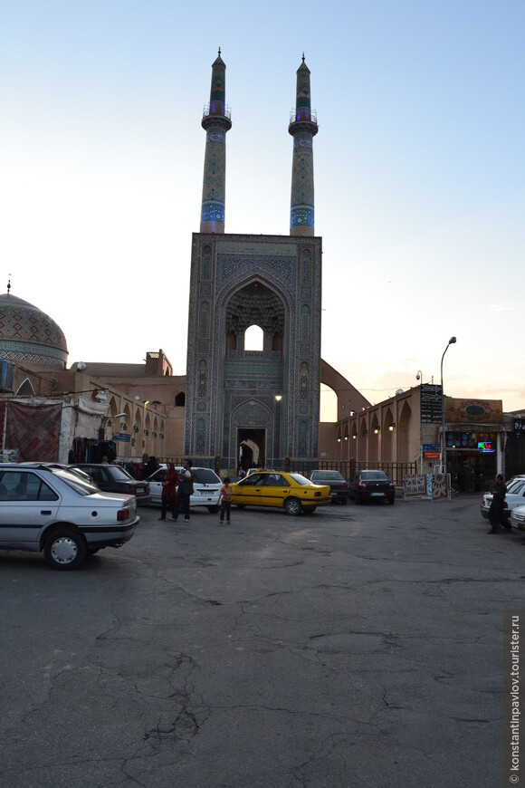 Иран.  Йезд – город на краю пустыни и особняки Кашана