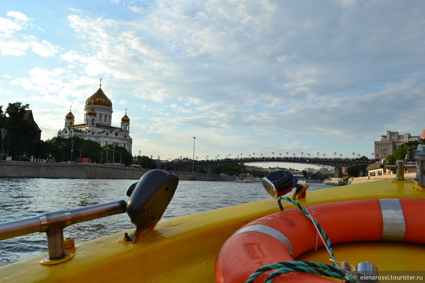 По Москва-реке на лодочке