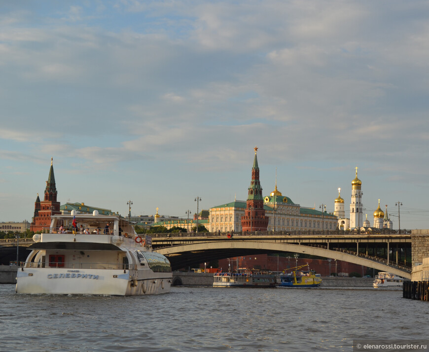 По Москва-реке на лодочке