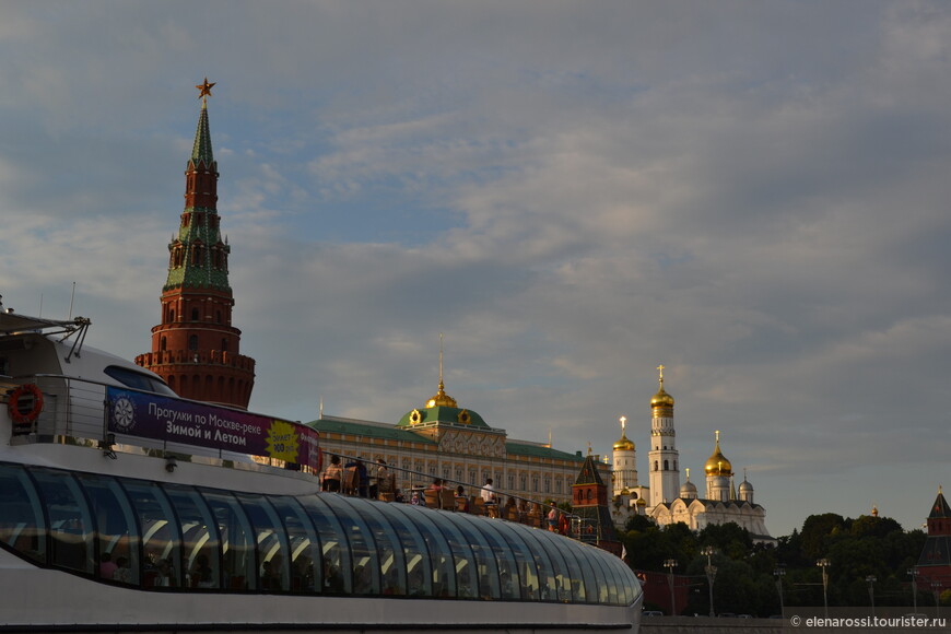 По Москва-реке на лодочке