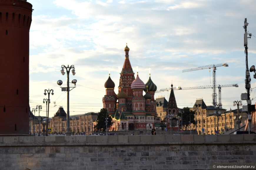 По Москва-реке на лодочке