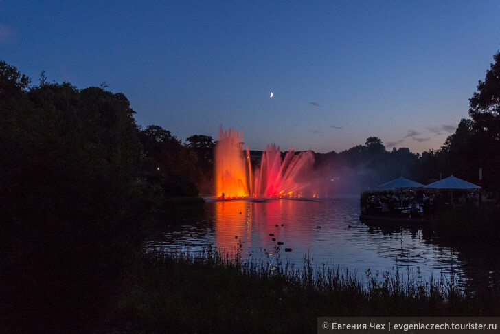 Поющие фонтаны в парке Плантен ун Блумен, Гамбург