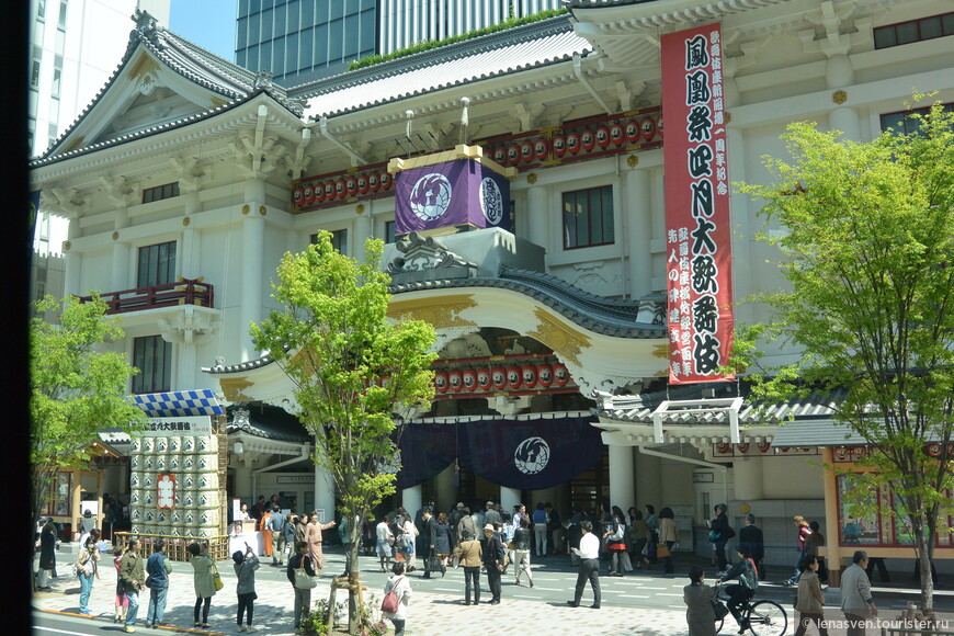 Знаменитый театр Кабуки в Токио