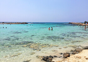 На райском пляже Nissi Bay.