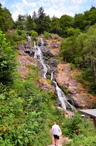  Каскадный 97-метровый водопад Тодтнау.