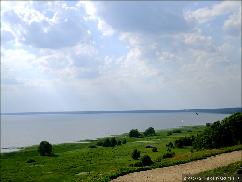 Вид с Александровой горы на Плещеево озеро.