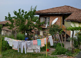 Тихое утро в болгарской деревне.