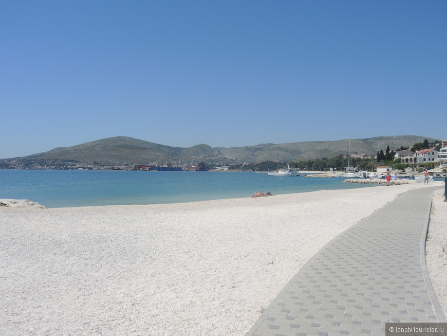 Пляж в Округе Горном (Трогир). Май 2015.