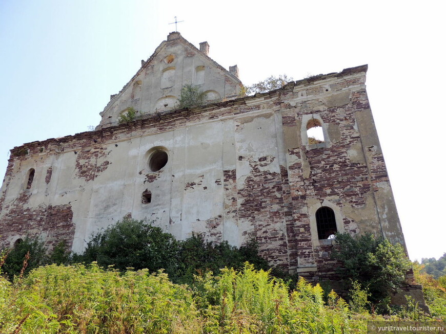 Руины католического собора в мертвом городе Червонограде