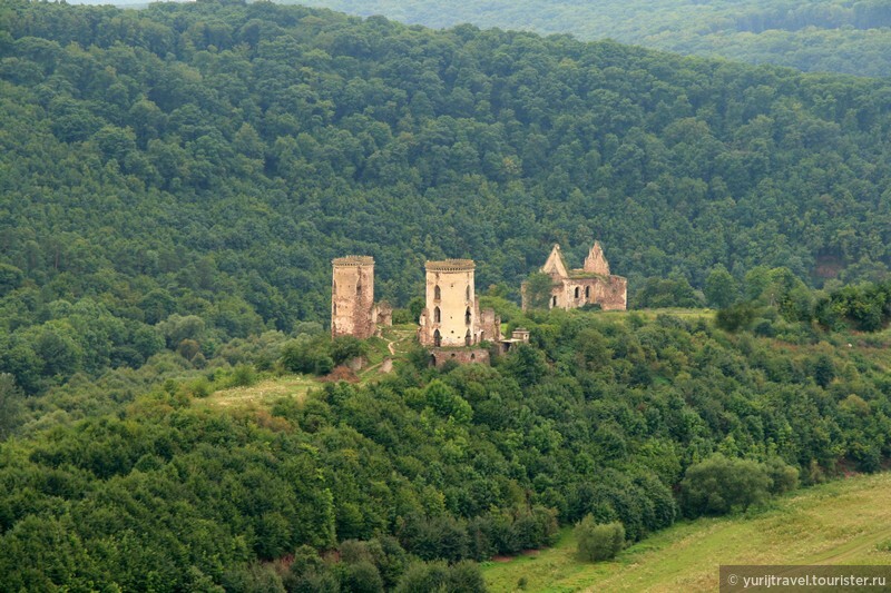 Панорама развалин Червоногородского замка