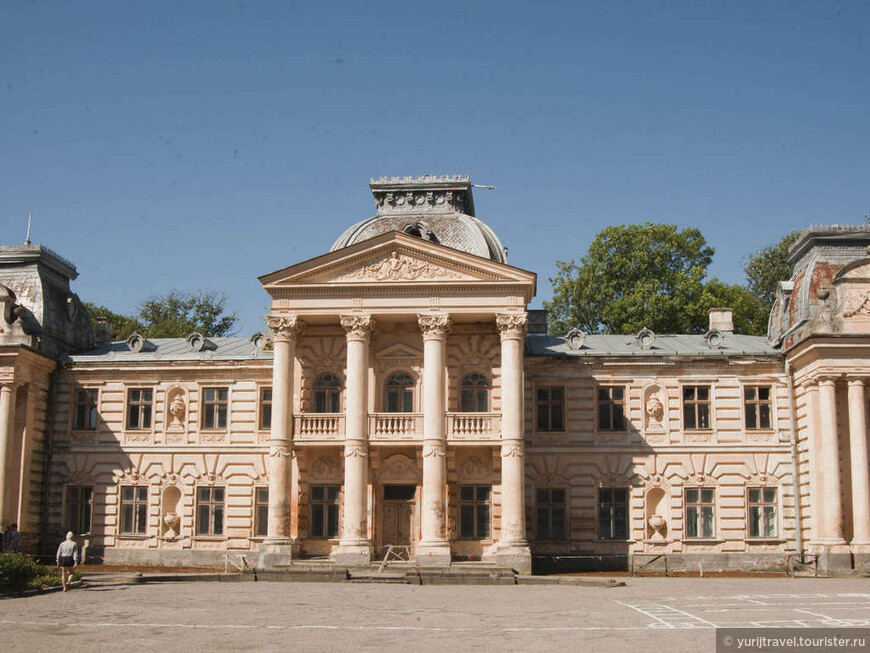 Дом-дворец графа Бадена в селе Коропец